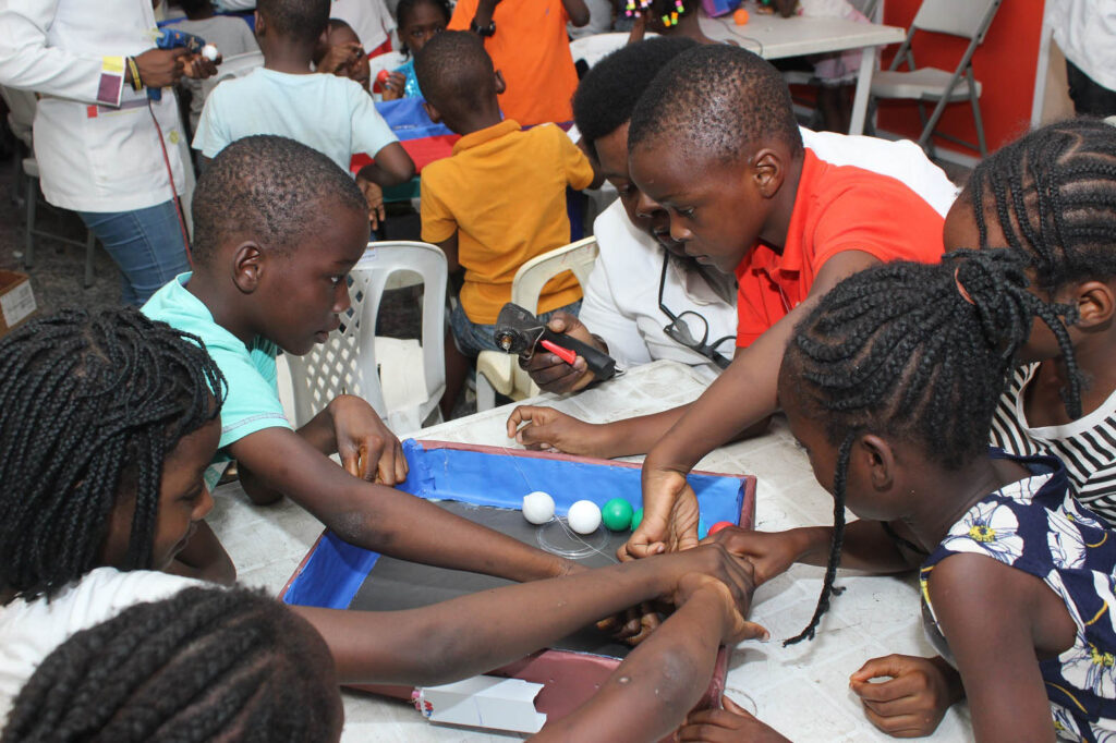 children learning STEAM